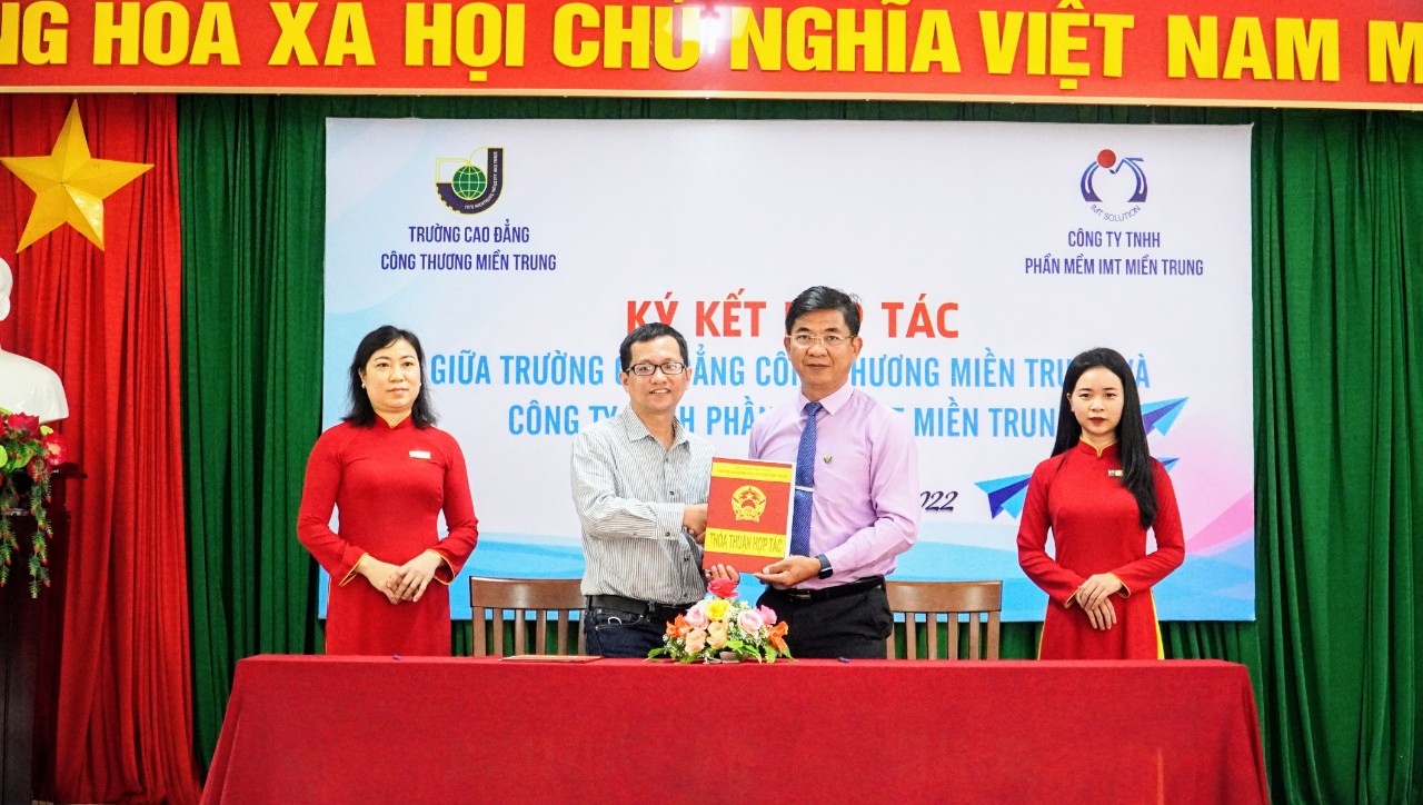 IMT Solutions signed a memorandum of understanding with Mien Trung Industry and Trade College